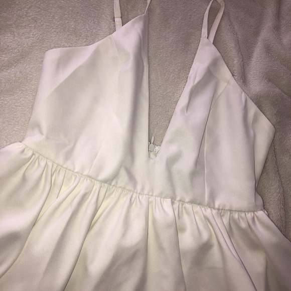 V cut romper - Picture 2 of 3